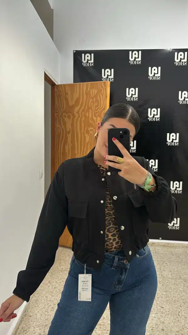 BOMBER NOEMI